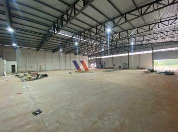 Comercial · 1100m² · 2 Quartos · 1 Vaga · Galpão de 1.100m² com Doca e Amplo Pátio – Próximo à BR-381 e 262