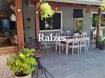 Casa · 300m² · 3 Quartos · 2 Vagas · Excelente casa no Cidade Jardim com 3 quartos sendo 2 suítes