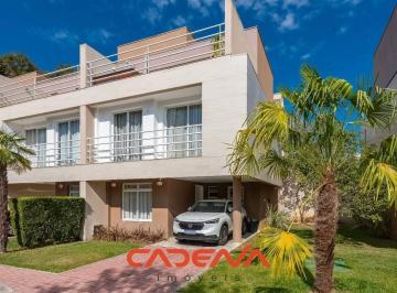 Casa · 147m² · 3 Quartos · 2 Vagas · Casa em condomínio fechado com 3 quartos e 2 vagas para aluguel no Água Verde