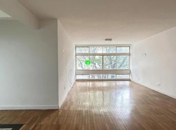 Apartamento de 3 quartos, São Paulo · Um apartamento modernista onde a arquitetura dialoga com o verde