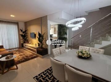 Apartamento · 198m² · 3 Quartos · 4 Vagas · Apartamento com 3 quartos com suíte disponível para venda no bairro Brasil em Uberlândia-MG