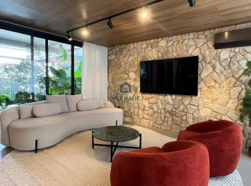 Casa · 230m² · 4 Quartos · 2 Vagas · Sobrado no Jardins Capri Mobiliado, 4 suítes.