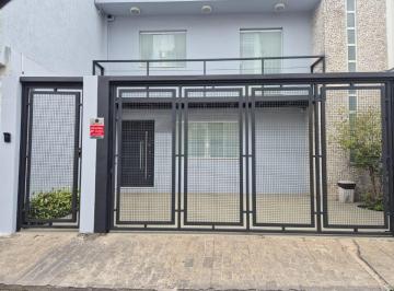 Comercial , São Paulo · Casa Comercial em Moema com 2 Vagas de Garagem em Ótimo Estado Perfeita para Escritório, Estúdio