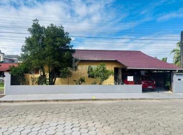 Foto 01 · Imperdível oportunidade: Casa à venda em Gaspar-SC, bairro Figueira, com quintal amplo.