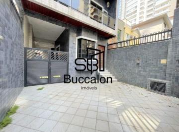 Casa · 280m² · 4 Quartos · 6 Vagas · Sobrado Modernizado no Coração do Gonzaga — Santos/SP | 280 m² • 4 Dormitórios (2 Suítes) • 6 Vagas 