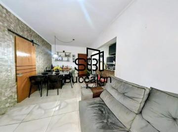 Sala · Apartamento à Venda — Encruzilhada, Santos/SP | 2 Dormitórios • Sacada • Cozinha Americana • 1 vaga