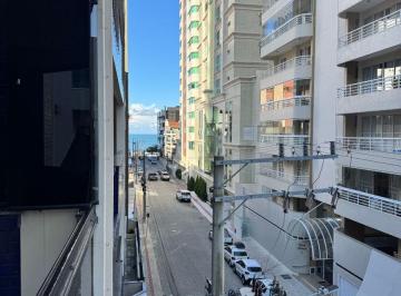 Apartamento de 3 quartos, Itapema · Apartamento com 105 m² e 3 quartos à venda em Meia Praia a 100 metros do mar