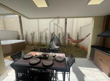 Casa · 209m² · 4 Quartos · 2 Vagas · Sobrado à venda em Campinas, Loteamento Alphaville Campinas, com 4 quartos, com 209.84 m²