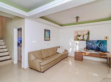 Casa · 180m² · 4 Quartos · 2 Vagas · Casa à venda em Balneário Camboriú.