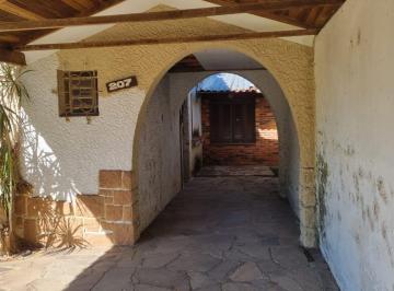 Casa · 440m² · 3 Quartos · 1 Vaga · Casa com boa área de terreno no Teresópolis
