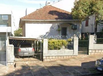 Casa · 300m² · 2 Quartos · Casa de 2 dormitórios em excelente localização