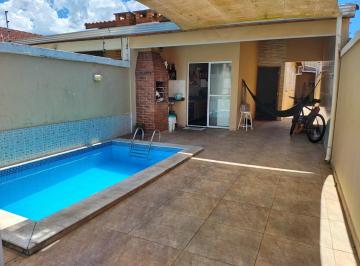 Casa de 2 quartos, Itanhaém · Casa com piscina e 2 quartos em Itanhaém.