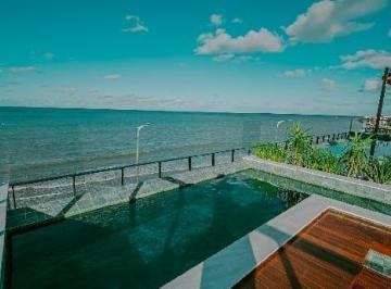 FLAT LUXO · Alto Padrão com Piscina Infinita e Potencial para Airbnb – Viva ou Invista com Inteligência