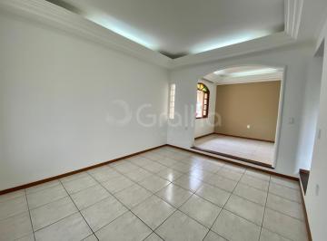 42089_iTRR9WMnZ8Et3_420896998b939ad661.jpg · Casa com 04 dormitorios sendo uma suite com 4 vagas de garagem no bairro Jardim atlantico.