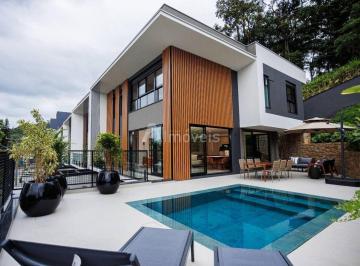 Casa · 298m² · 3 Quartos · 3 Vagas · Casa de Alto Padrão com Elevador Privativo no Bairro América – Joinville