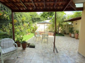 Casa · 380m² · 3 Quartos · 4 Vagas · Linda residência, em excelente localização de Osasco, vila São Francisco, 3 amplas suítes.