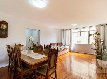 Apartamento · 120m² · 3 Quartos · 1 Vaga · Apartamento de 3 dormitórios bem iluminado e ventilado com espaços amplos em andar baixo.