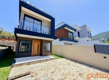 Casa · 180m² · 3 Quartos · 2 Vagas · Casa Nova com 3 suítes a venda em Florianópolis/SC.