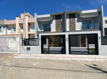 Casa · 116m² · 3 Quartos · 2 Vagas · Sobrado com piscina apenas 350 metros do mar em Piçarras.