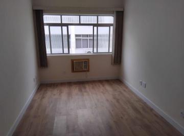 Apartamento · 80m² · 2 Quartos · 1 Vaga · Dois dormitórios reformado com vaga demarcada. Elevador.