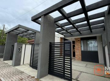 4f37e0fa33d61b7ddfe572ff097a46cfc6d79764 · Casa com 3 dormitórios à venda, 94 m² por R$ 960.000,00 - Rainha do Mar - Itapoá/SC