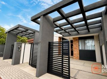 25cc96d9c9106519fcaf6d0e556d29b4a7aa5092 · Casa com 3 dormitórios à venda, 94 m² por R$ 960.000,00 - Rainha do Mar - Itapoá/SC
