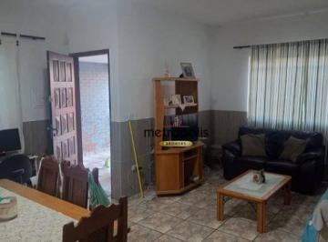 Sala · Ótima casa térrea com dois quartos, 3 vagas com edícula com 3 quartos, uma súite, corredor lateral, 