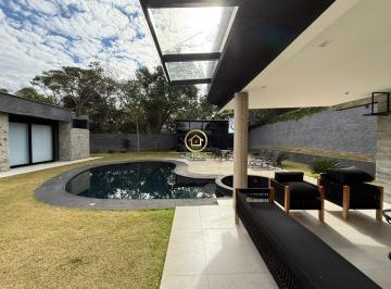 Casa · 1200m² · 4 Quartos · Casa à venda - no Centro