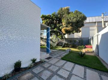 Casa · 220m² · 4 Quartos · 6 Vagas · Vende-se casa em rua fechada reformada no Bela Marina. R$750.000,00