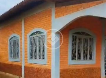 Casa · 200m² · 4 Quartos · 9 Vagas · VENDE-SE Casa em Chapada dos Guimarães, 3 quartos, 2 banheiros, sala e cozinha ampla. R$ 720.000,00