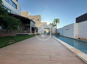 Casa · 478m² · 4 Quartos · 5 Vagas · Vende-se quadriplex de luxo no Condomínio Florais Itália. Com 4 excelentes suítes, uma adega e uma v