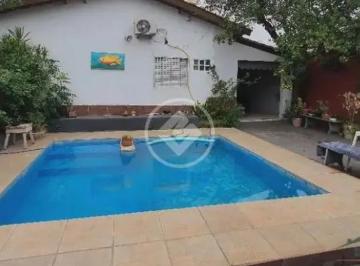 Casa · 200m² · 4 Quartos · 3 Vagas · Vende-se casa térrea, 4 quartos, sendo 2 suítes, churrasqueira e Piscina R$ 450.000,00