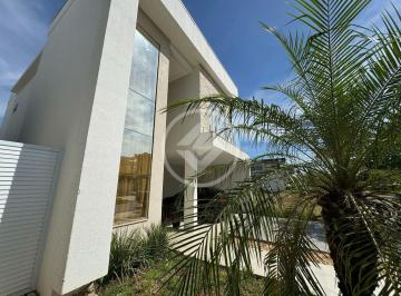 Casa · 256m² · 3 Quartos · 4 Vagas · Vende-se sobrado no Belvedere 2 com 3 suítes e closet grande