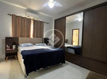 Casa · 250m² · 4 Quartos · 4 Vagas · Vende-se casa condomínio Residencial Las Vegas Bairro Jardim Califórnia. Ampliada e reformada. 3 qua