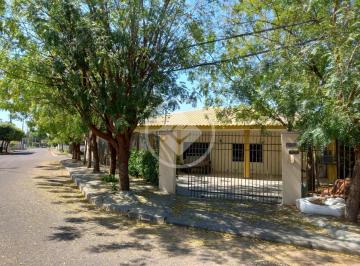 Casa · 470m² · 3 Quartos · 4 Vagas · Casa á venda, três quartos sendo uma suite no bairro Jardim California, Cuiabá - MT R$ 950.000,00