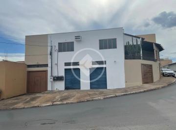 Casa · 425m² · 7 Quartos · 3 Vagas · CPA 3 - Sobrado Residencial + Salão Comercial + 3 Kitnets - R$ 560.000,00