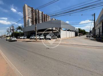 Comercial · 900m² · Barracão com aproximadamente 900m2 de área coberta, de esquina na Av. Fernando Corrêa.