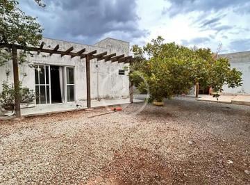 WhatsApp Image 2025-11-27 at 17.03.41 (3).jpeg · Vende-se casa construída em 02 terrenos c/ área total de 385 m2 , edícula com suíte , churrasqueira 