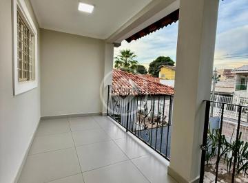 Casa · 277m² · 4 Quartos · 5 Vagas · Vende-se sobrado REFORMADO em rua pública no Bairro Jardim Imperial. 4 quartos, piscina. R$900.00,00