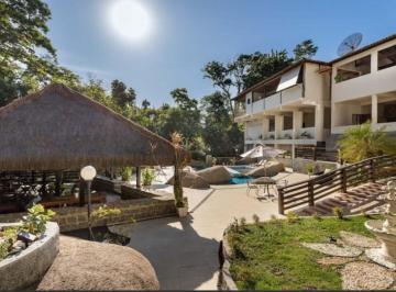 Casa de 8 quartos, Rio de Janeiro · Magnífica casa de alto padrão, em meio a natureza e piscina deslumbrante com pedras naturais!