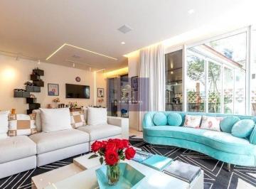Casa · 550m² · 4 Quartos · 5 Vagas · Maravilhosa Casa de Alto Padrão em Condomínio Fechado.