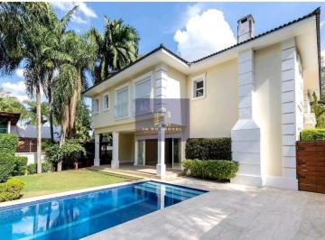 Casa · 814m² · 4 Quartos · 5 Vagas · Maravilhosa Casa de Alto Padrão em Condomínio Fechado.