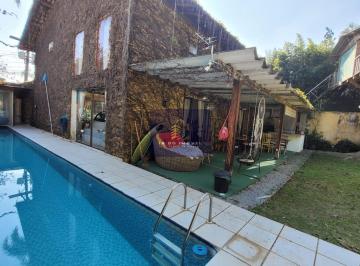 Casa · 215m² · 2 Quartos · 3 Vagas · Casa no Interlagos com piscina e area gourmet !!!!