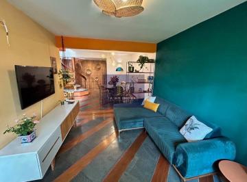 Casa · 206m² · 3 Quartos · 2 Vagas · SOBRADO COM 3 DTS SENDO 1 ST, EXCELENTE LOCAL