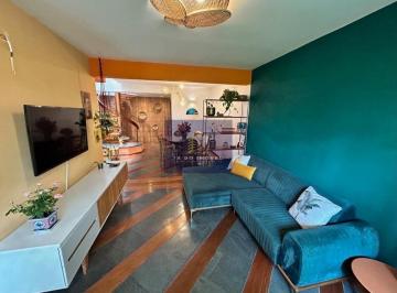 Casa · 206m² · 3 Quartos · 2 Vagas · SOBRADO COM 3 DTS SENDO 1 ST, EXCELENTE LOCAL