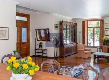 Casa · 350m² · 4 Quartos · 4 Vagas · Casa Padrão