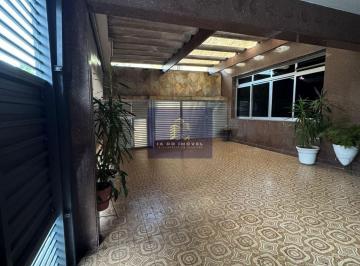 Casa · 240m² · 3 Quartos · 6 Vagas · Casa com 3 dormitórios para alugar no Jardim Aeroporto!!!
