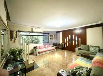 Casa · 233m² · 3 Quartos · 2 Vagas · Casa com 3 quartos, próximo a Praça da Árvore!