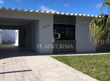 Casa de 3 quartos, Tramandaí · Casa com 3 Dormitórios (1 Suíte) – Tramandaí R$ 408.000