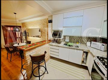 Casa · 140m² · 3 Quartos · 2 Vagas · Casa em condomínio fechado, rua tranquila, próximo ao metrô .